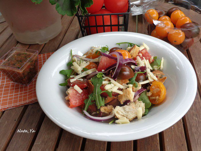 Итальянский салат панцанелла с необычной заправкой