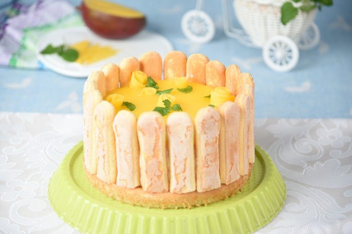 Шарлотта с манго