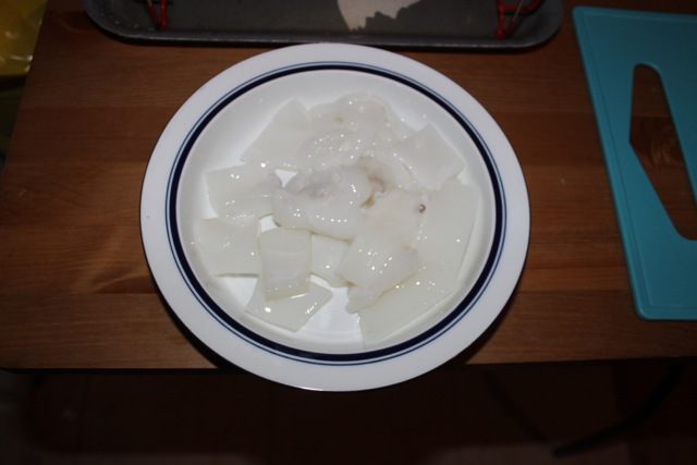 Запеченная в фольге каракатица с кабачками