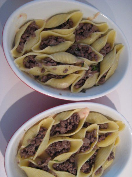 Запеченные конкильони, фаршированные мясом