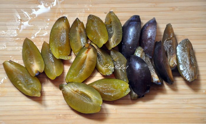 Шоколадно-миндальный кекс со сливами