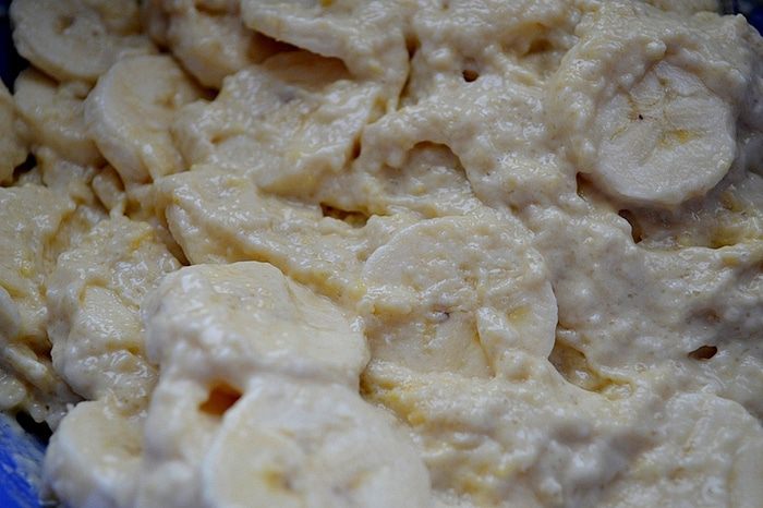 Банановый торт с ромовой карамелью и кленовым кремом