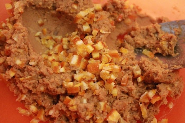 Шоколадные конфеты с нутом и цукатами