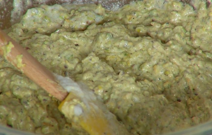 Фисташковый пирог со взбитыми сливками 