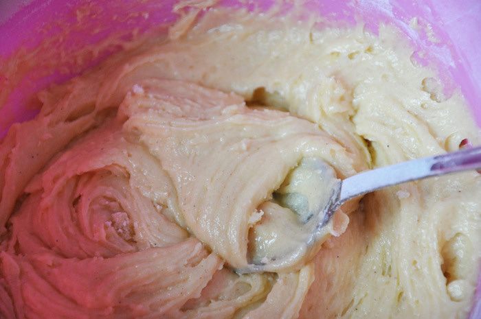 Бисквитный рулет с клубникой и сливками
