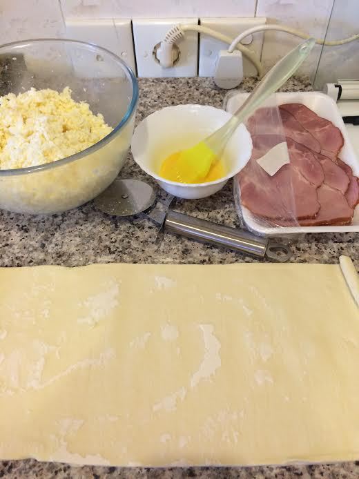Слоеный хачапури с ветчиной