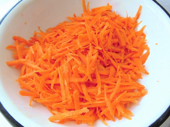 Льняные хлебцы с изюмом и морковкой