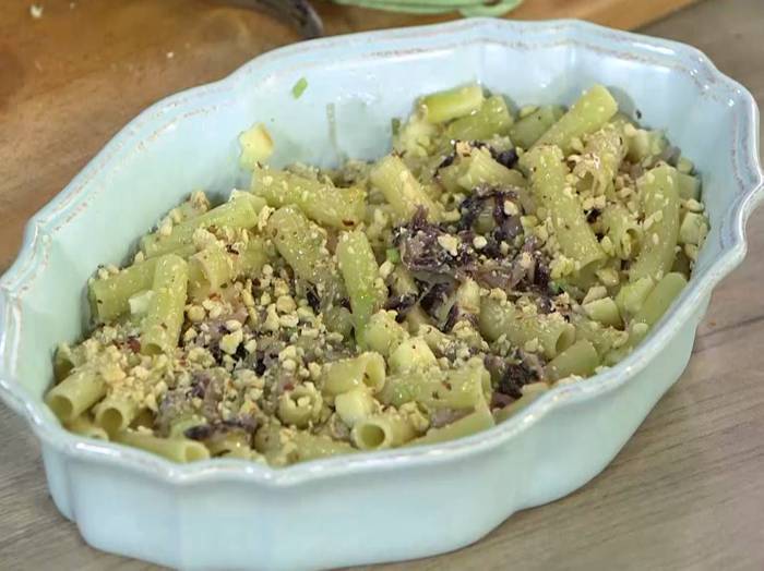Паста с радиккио, орехами и сыром 