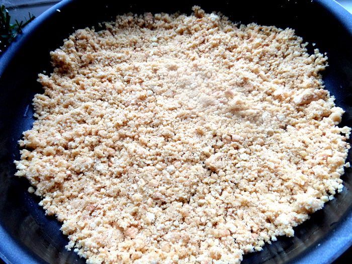 Песочный пирог с кремом на сгущенке