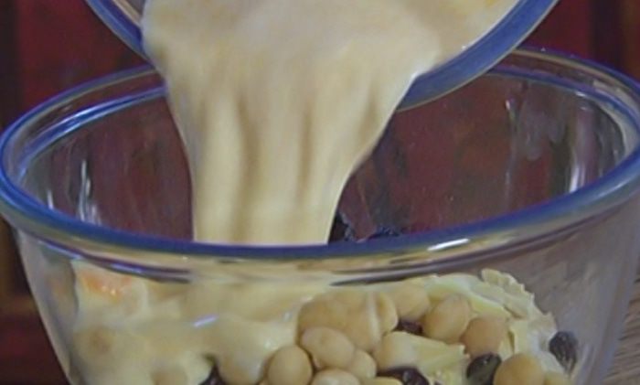 Маффины с белым шоколадом, макадамией и вишней 