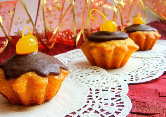 Мандариново-шафрановые кексы с шоколадной глазурью (постные)