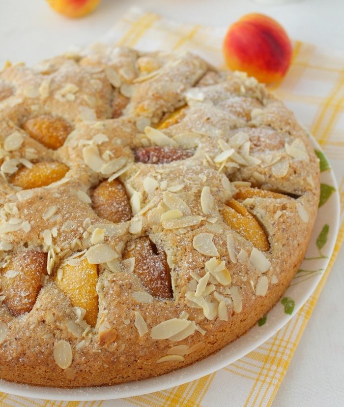 Ореховый пирог с абрикосами