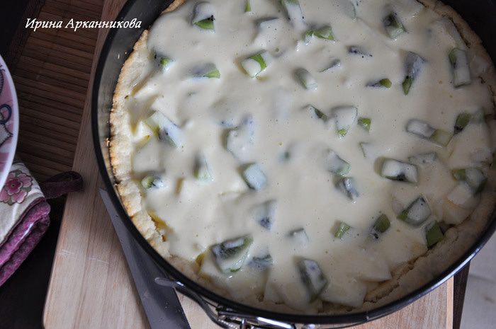 Английский яблочный пай с киви и меренгой