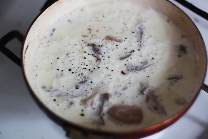 Лапша со сливочно-грибным соусом