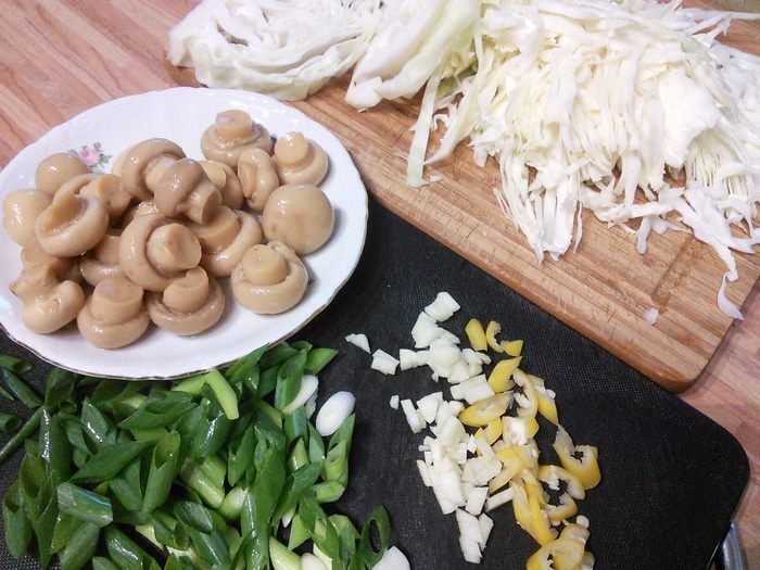 Лапша с курицей и овощами 
