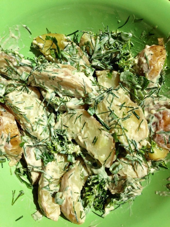 Картофельный салат с заправкой из феты