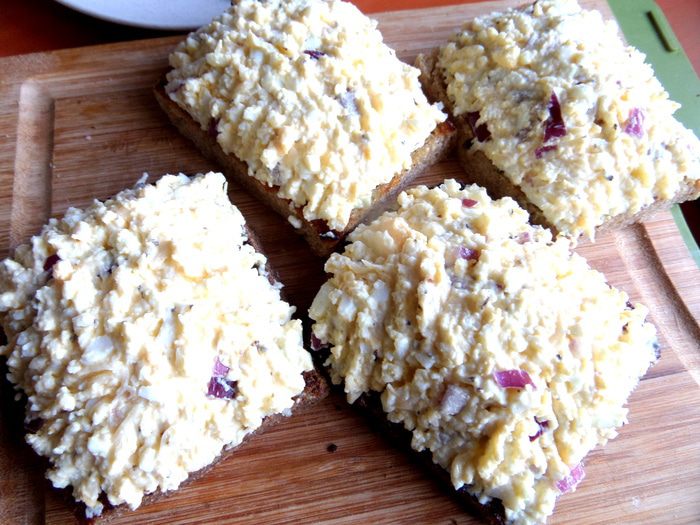 Бутерброды открытые с сырно-яичной начинкой