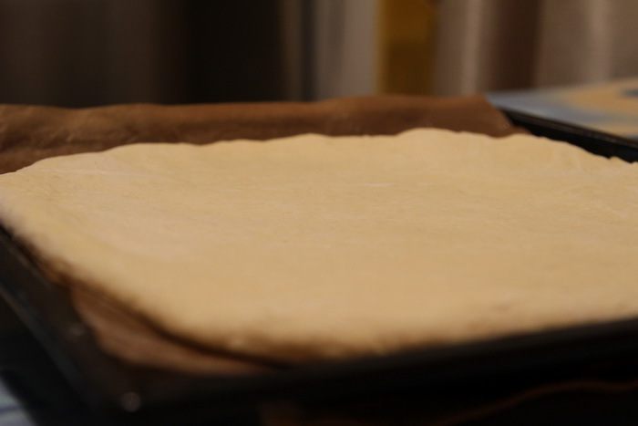 Пицца с ветчиной, перцем и творожным сыром