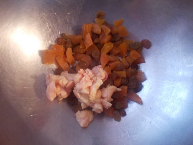 Фаршированная утка яблоками и сухофруктами