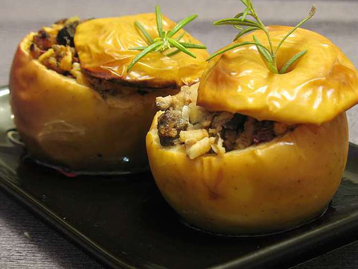 Яблочки, фаршированные мясом 