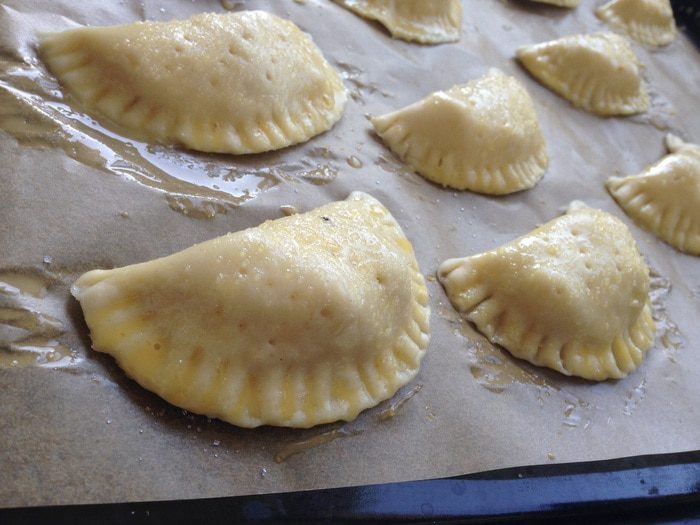 Песочные пирожки с персиками