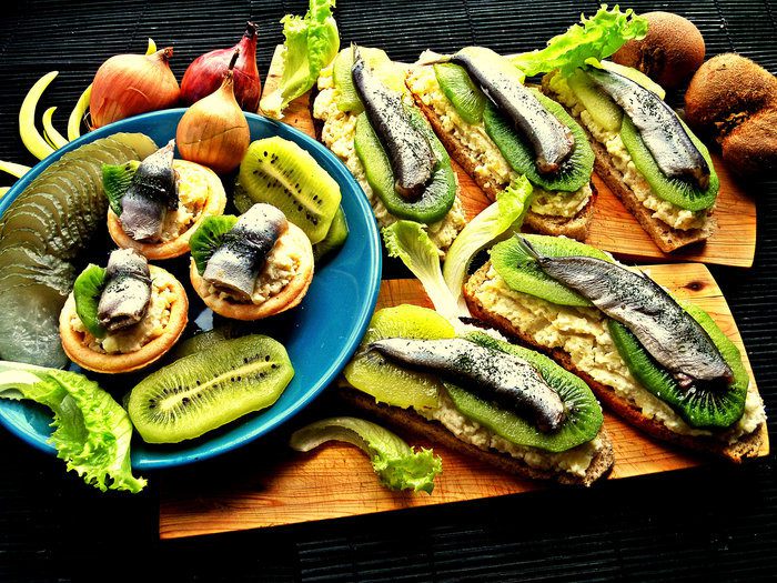 Бутерброд &amp;quot;Килька, картошка, киви&amp;quot;