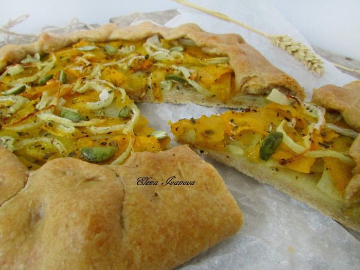 Пряная галета с картофелем, тыквой и луком