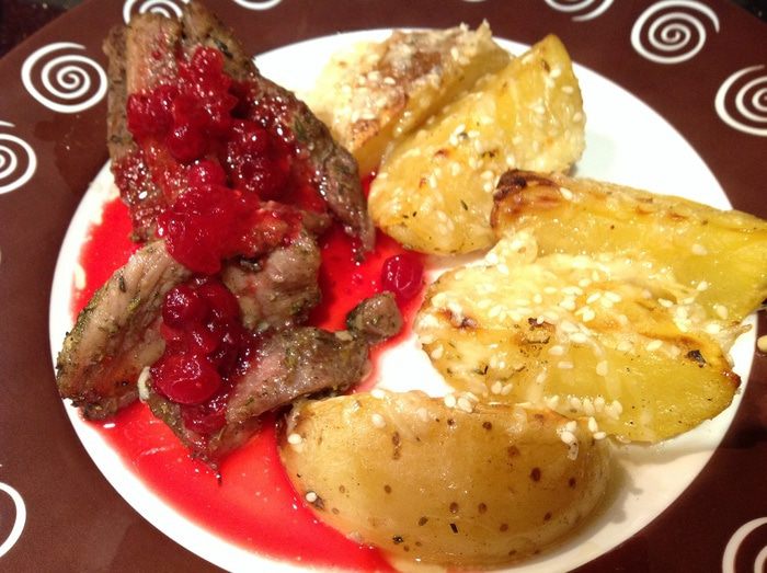 Праздничная индейка с клюквенным соусом