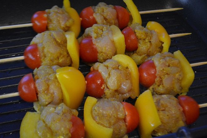 Шашлыки из рубленного мяса с овощами