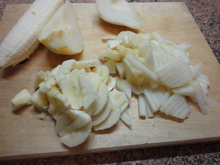 Фруктовый салат с миндальным соусом