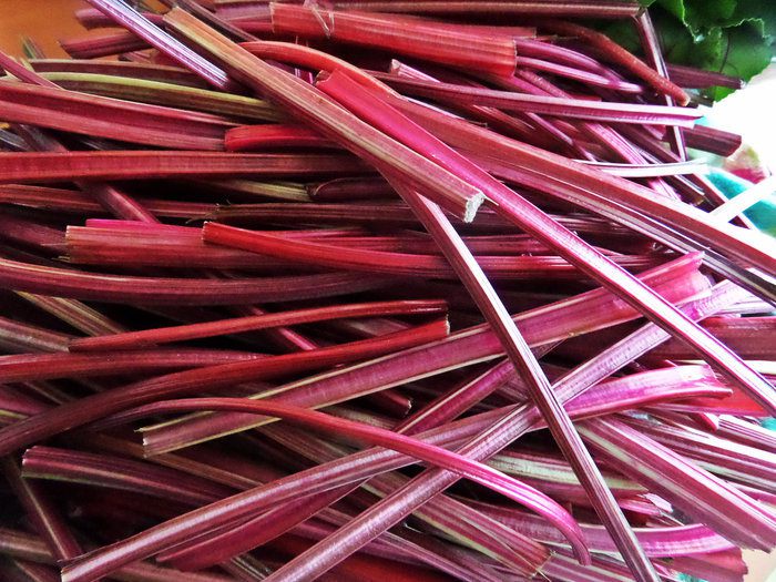 Маринование свекольных стебельков