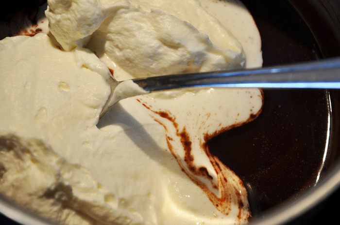 Шоколадный торт с коньяком и специями