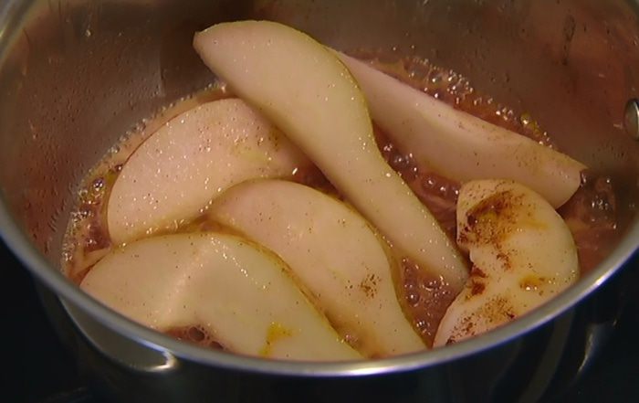 Блины на пиве с грушевым соусом 