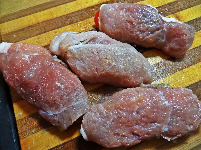 Мясные рулетики с сырной начинкой