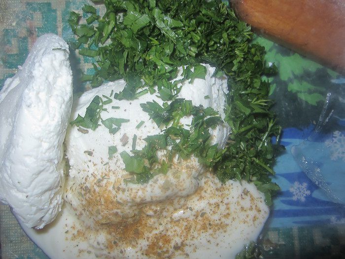 Салат из пасты с легким йогурто-творожным соусом