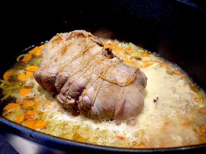 Бедрышко ягненка, фаршированное барбарисом и черносливом