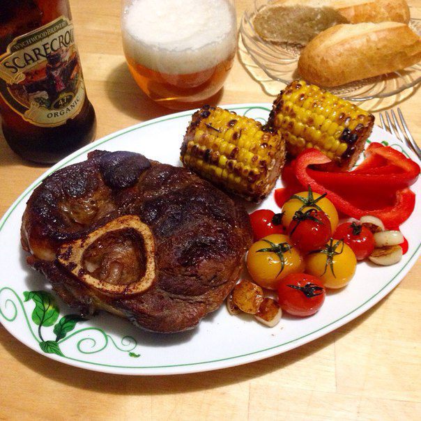 Говяжий стейк с гарниром из овощей