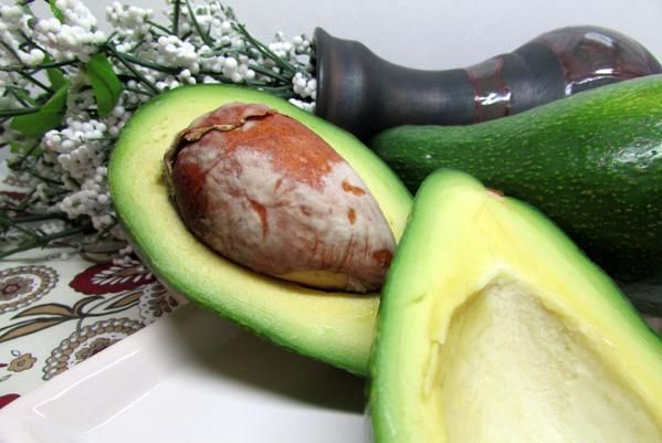 Зеленый салат с авокадо