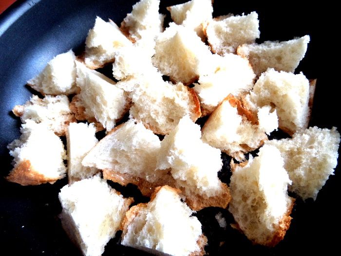 Французский чесночный суп с сырными гренками