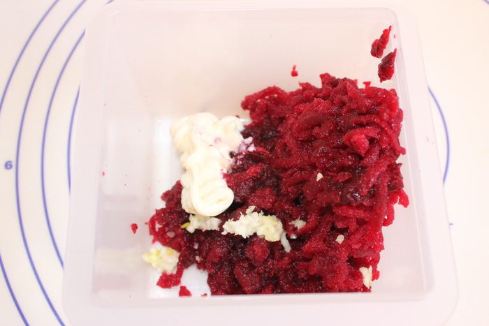 Волованы со свеклой и сельдью