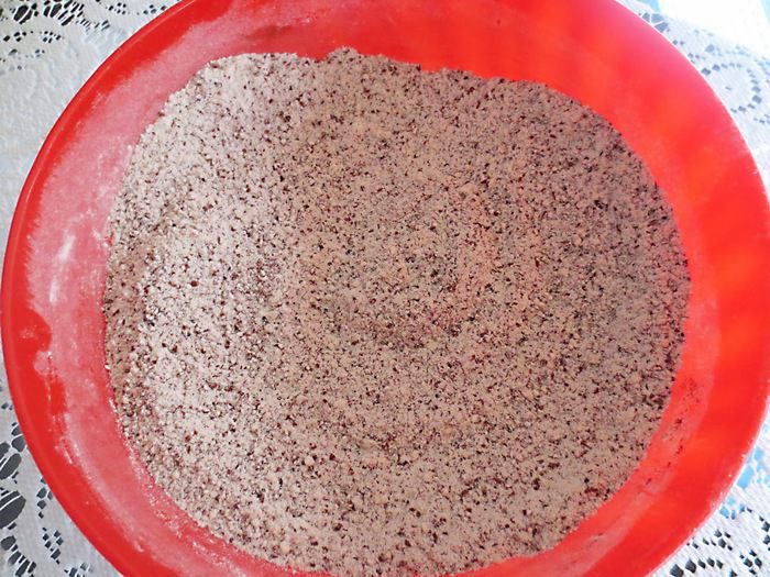 Шоколадно-миндальный торт с ежевикой