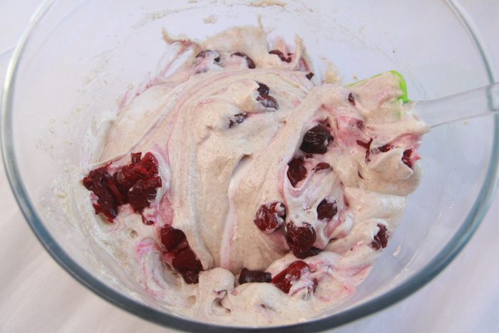 Кунжутный пирог с вишней 