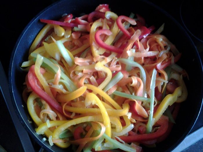 Овощи с фунчозой в азиатском стиле