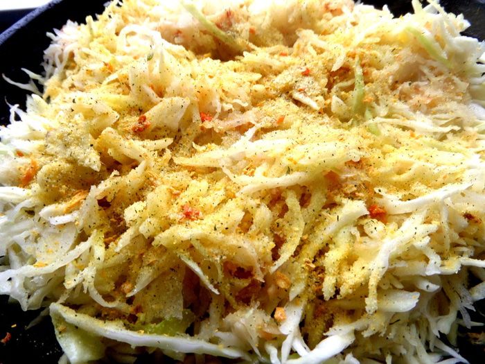 Мини-пирожки с капустой, сельдереем, шпинатом и сыром