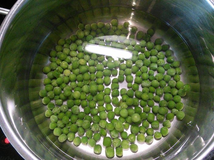 Салат с кус-кусом, помидорами и моцареллой