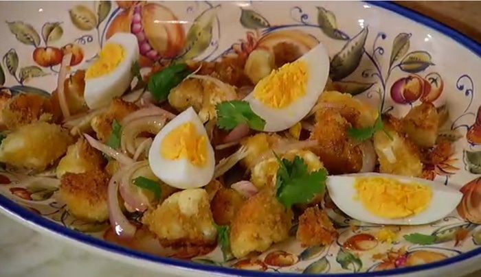 Салат из цветной капусты с заправкой-карри 