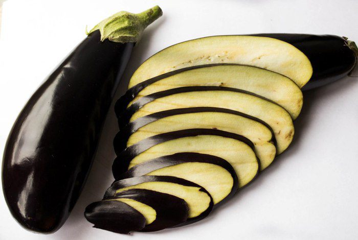 Рулетики из баклажанов с орехами