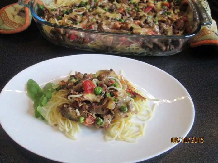 Мясная запеканка с овощами и спагетти