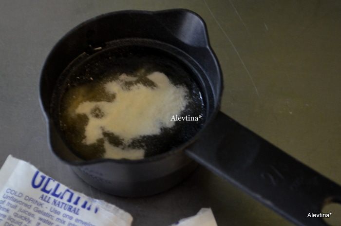 Рулет с пеканом и шоколадной начинкой