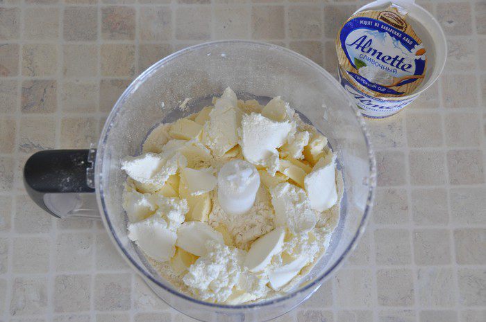 Пирог с курицей под ореховой корочкой